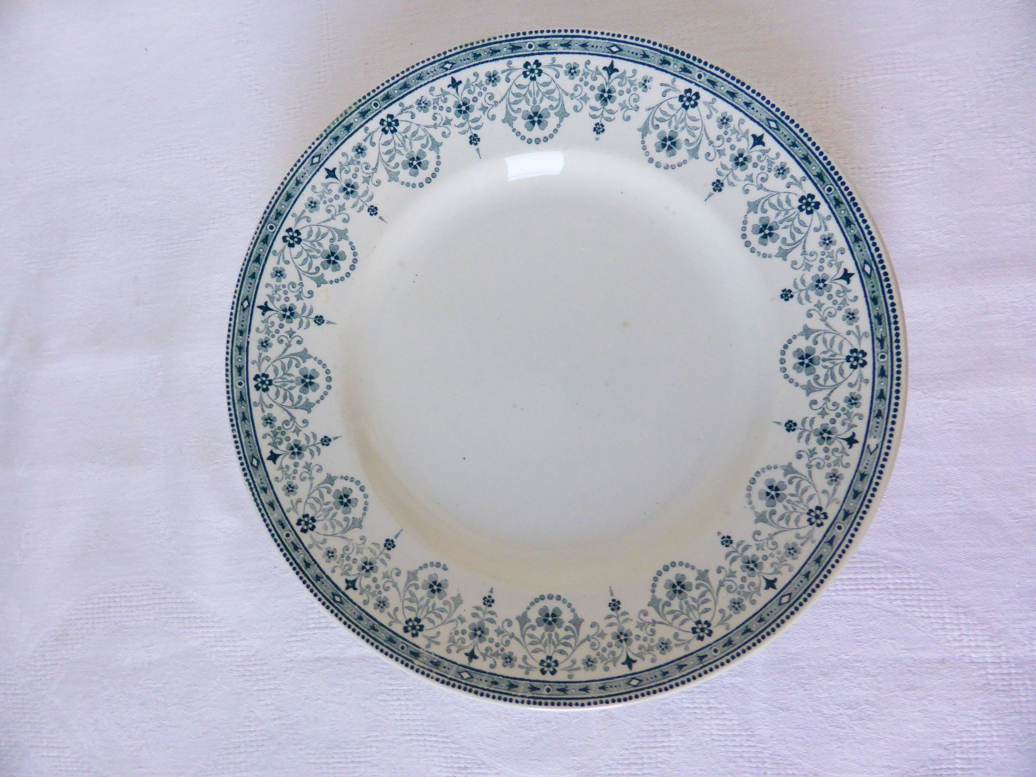 Dish on a pedestal compotier from the Moulin des Loups factory and Hamage model Marceau