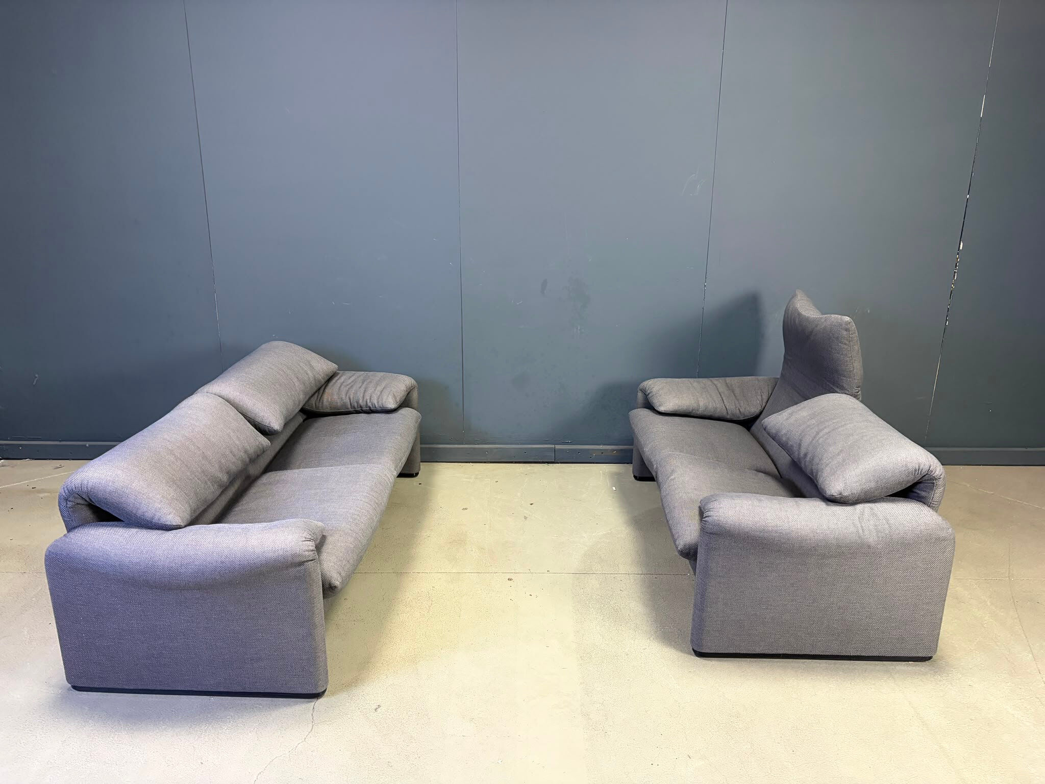 Paire de canapés Maralunga par Vico Magistretti pour Cassina, années 1990.