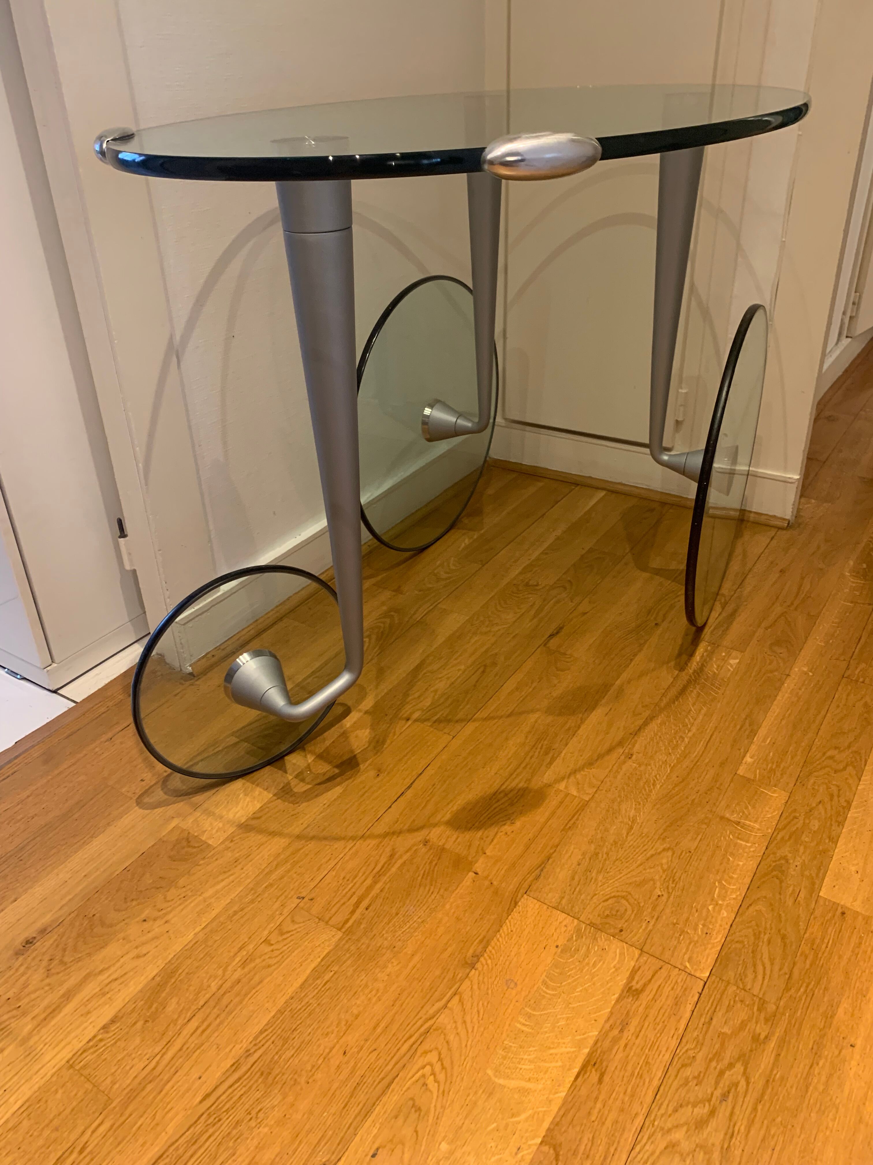 Table d’appoint design en verre et métal