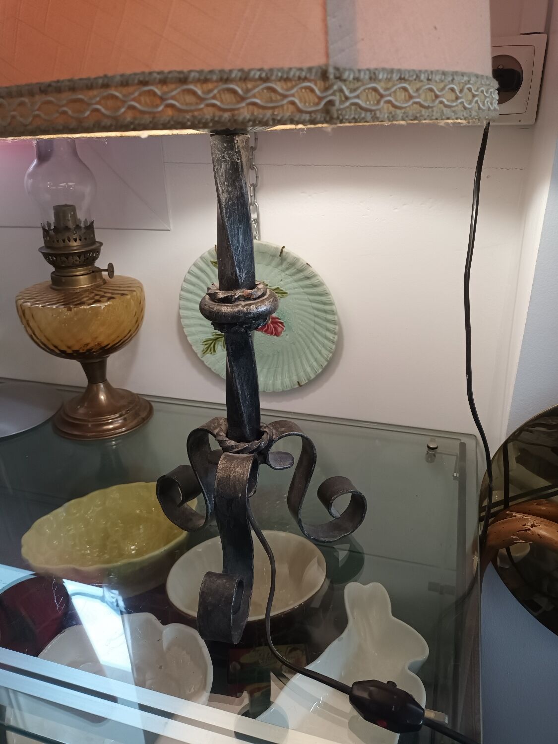 Wrought iron lamp to pose