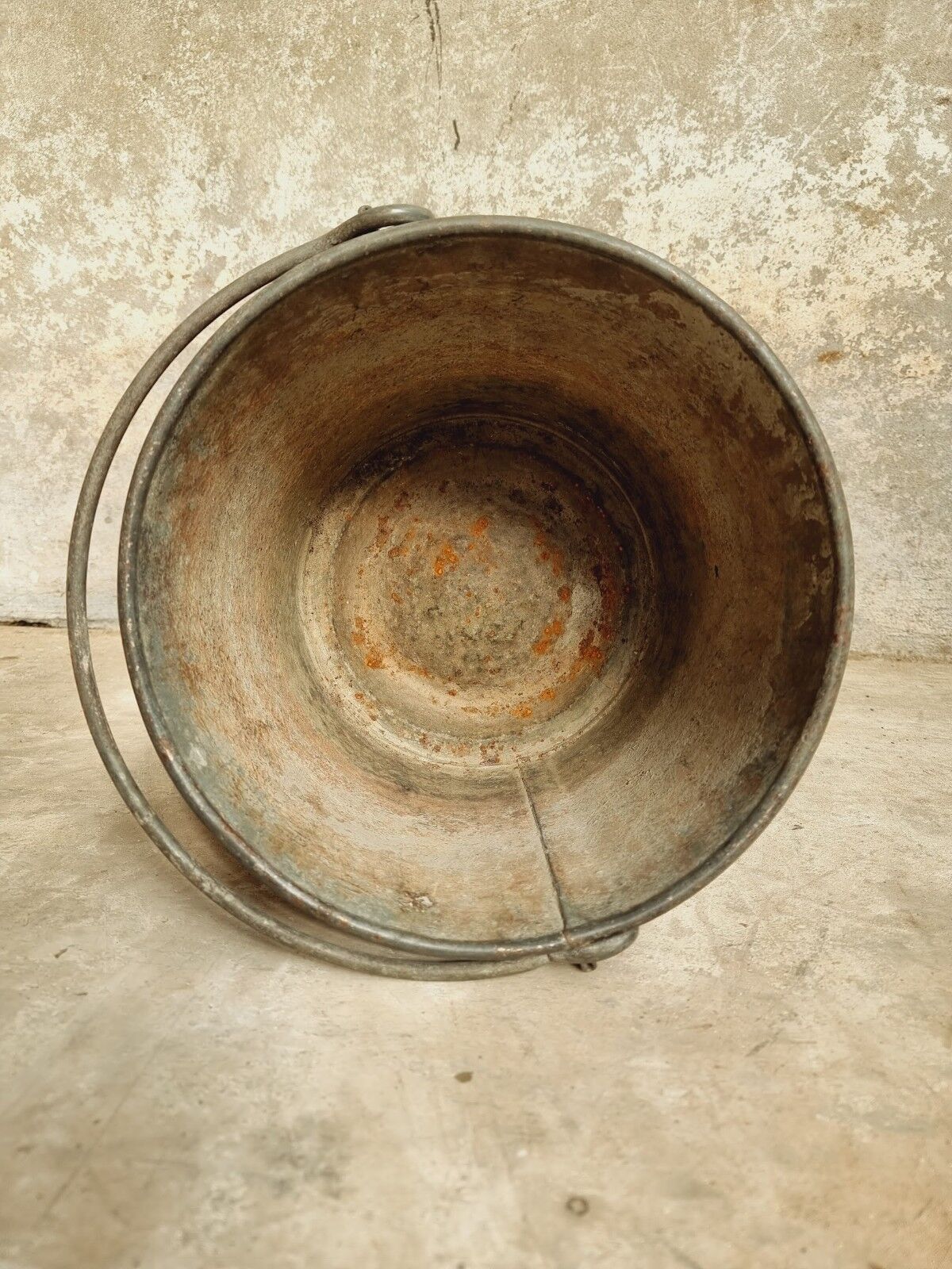 Old bucket fire bucket waste bucket