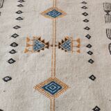 Tapis kilim blanc motifs multicolores fait main en pure laine