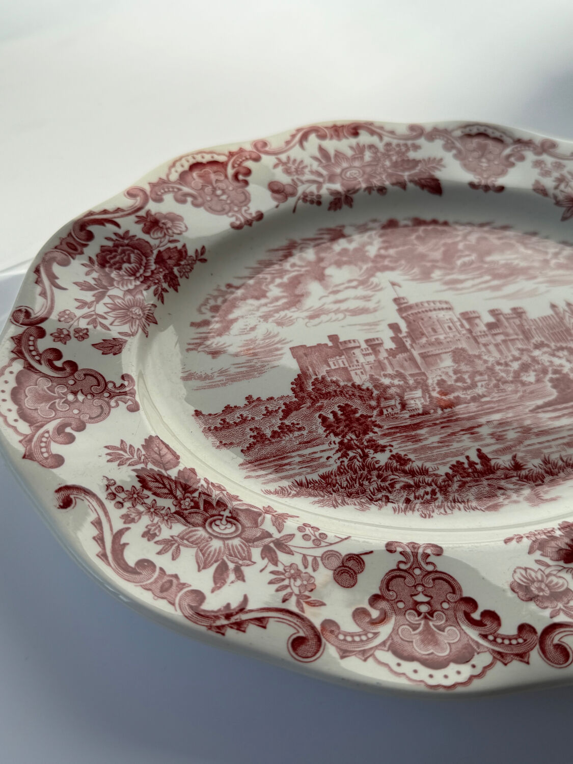Vintage Enoch Wedgwood “Royal Homes Of Britain” red hand engraved serv