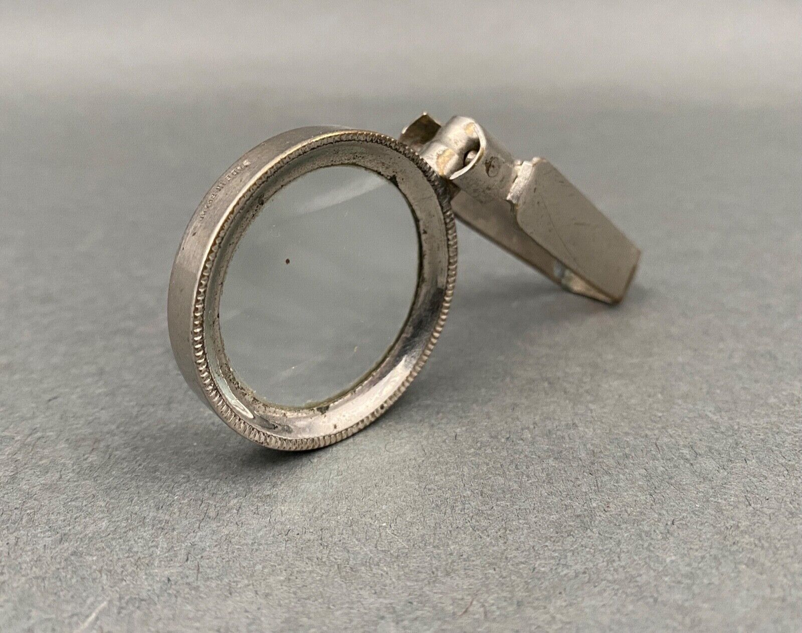 Foldable magnifying glass in silver metal 1900