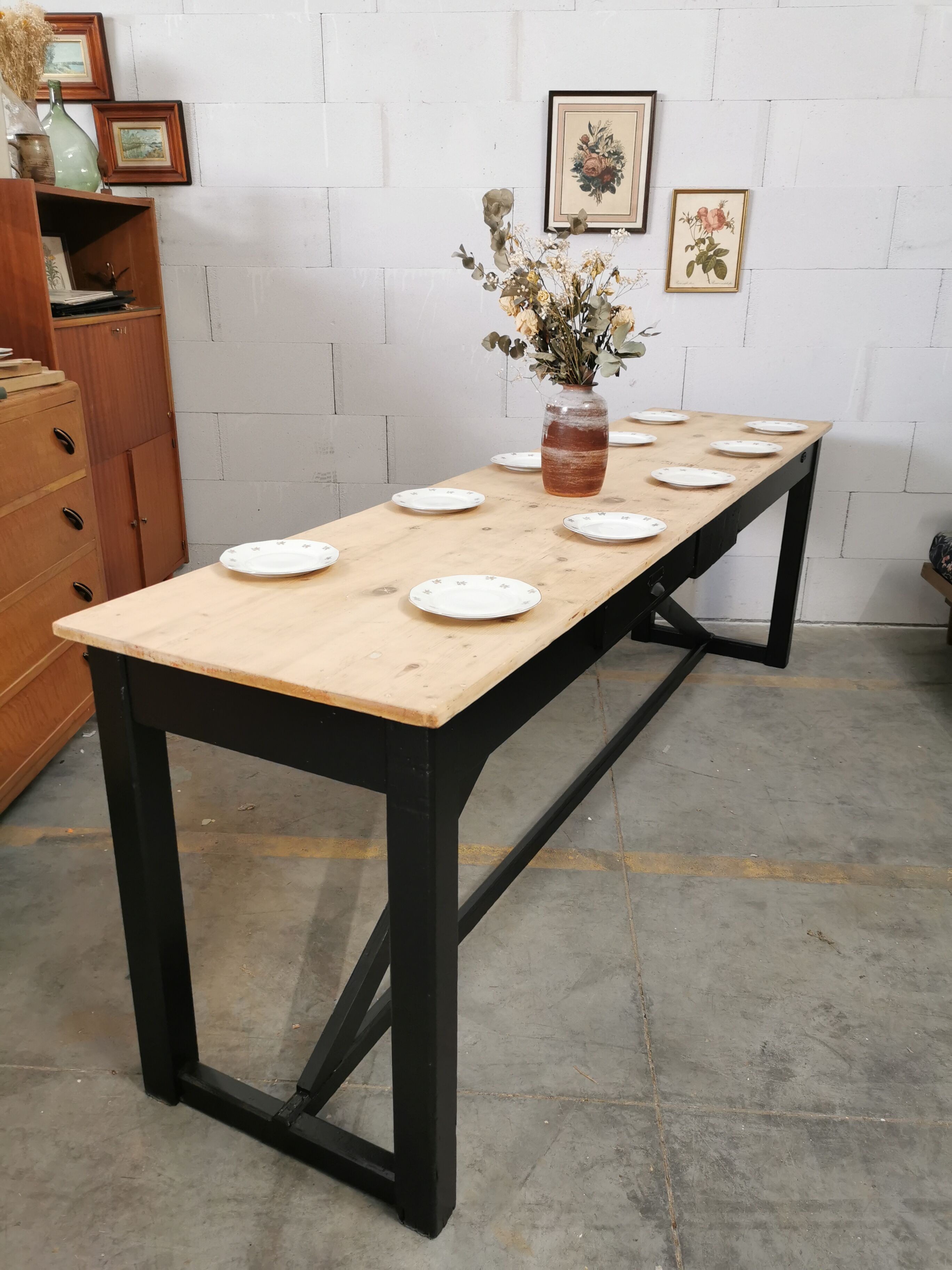 Farmhouse table 10 to 12 people