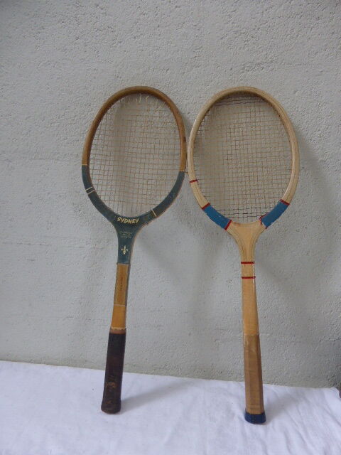 Lot of two wooden tennis rackets Florence de Courtie et Revenge