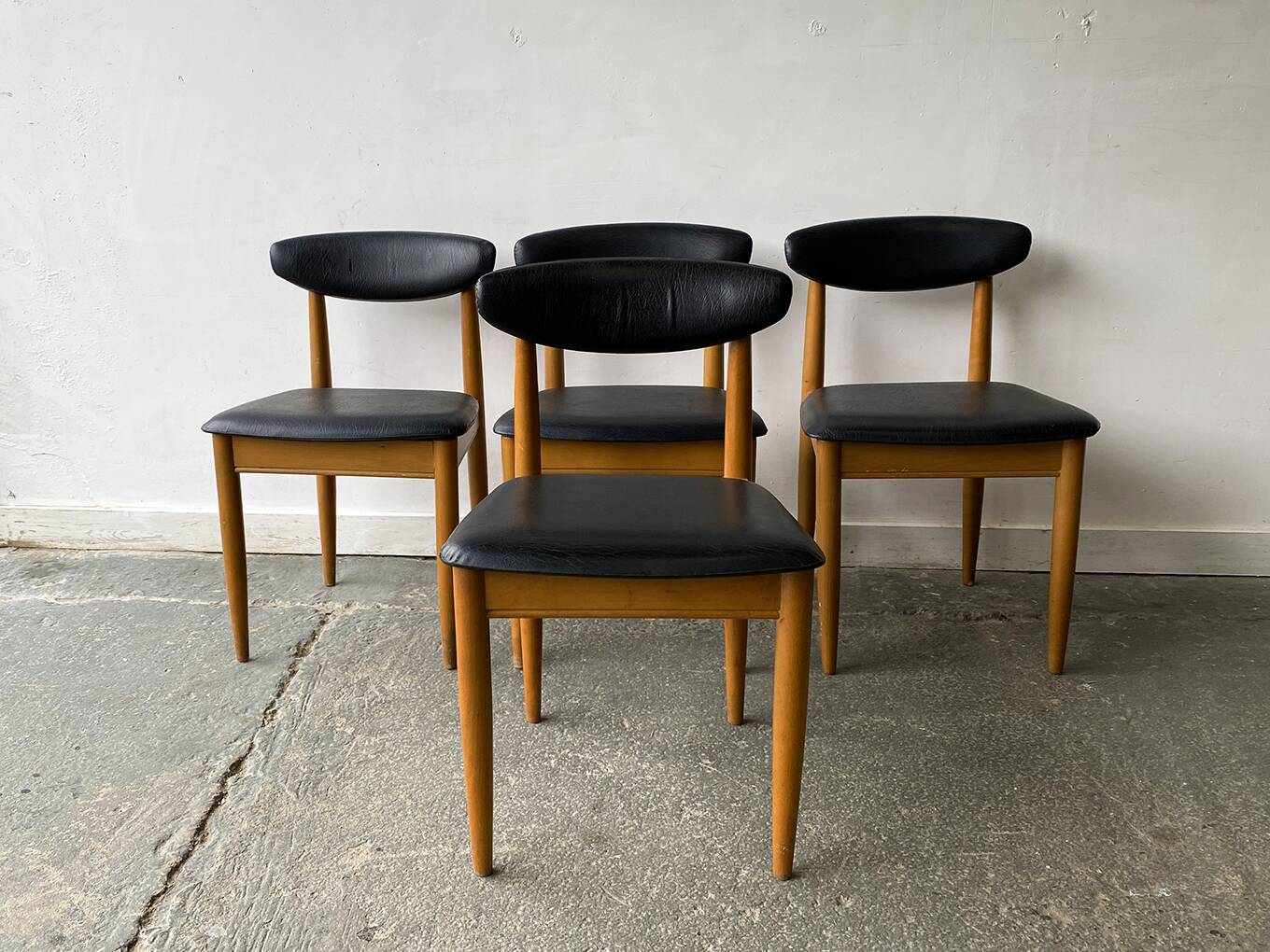 1960s Mid-Century dining table and dining chairs by Schreiber Furniture