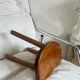 Tabouret tripode demi-lune