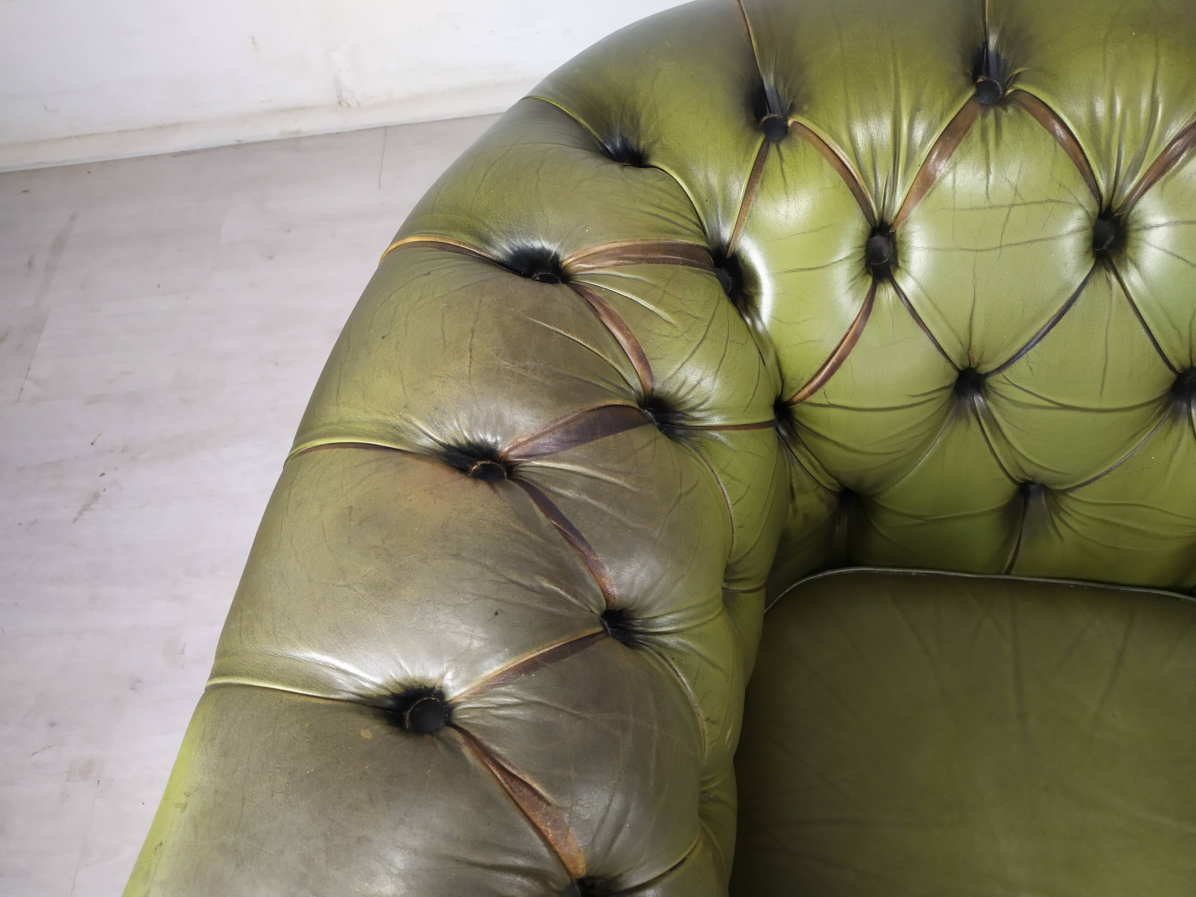 Paire de fauteuils Chesterfield cuir vert