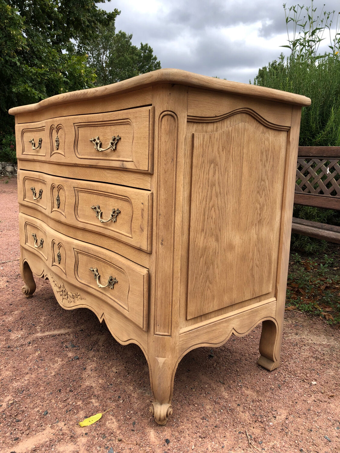 Oak chest of drawers