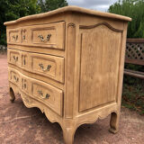 Oak chest of drawers