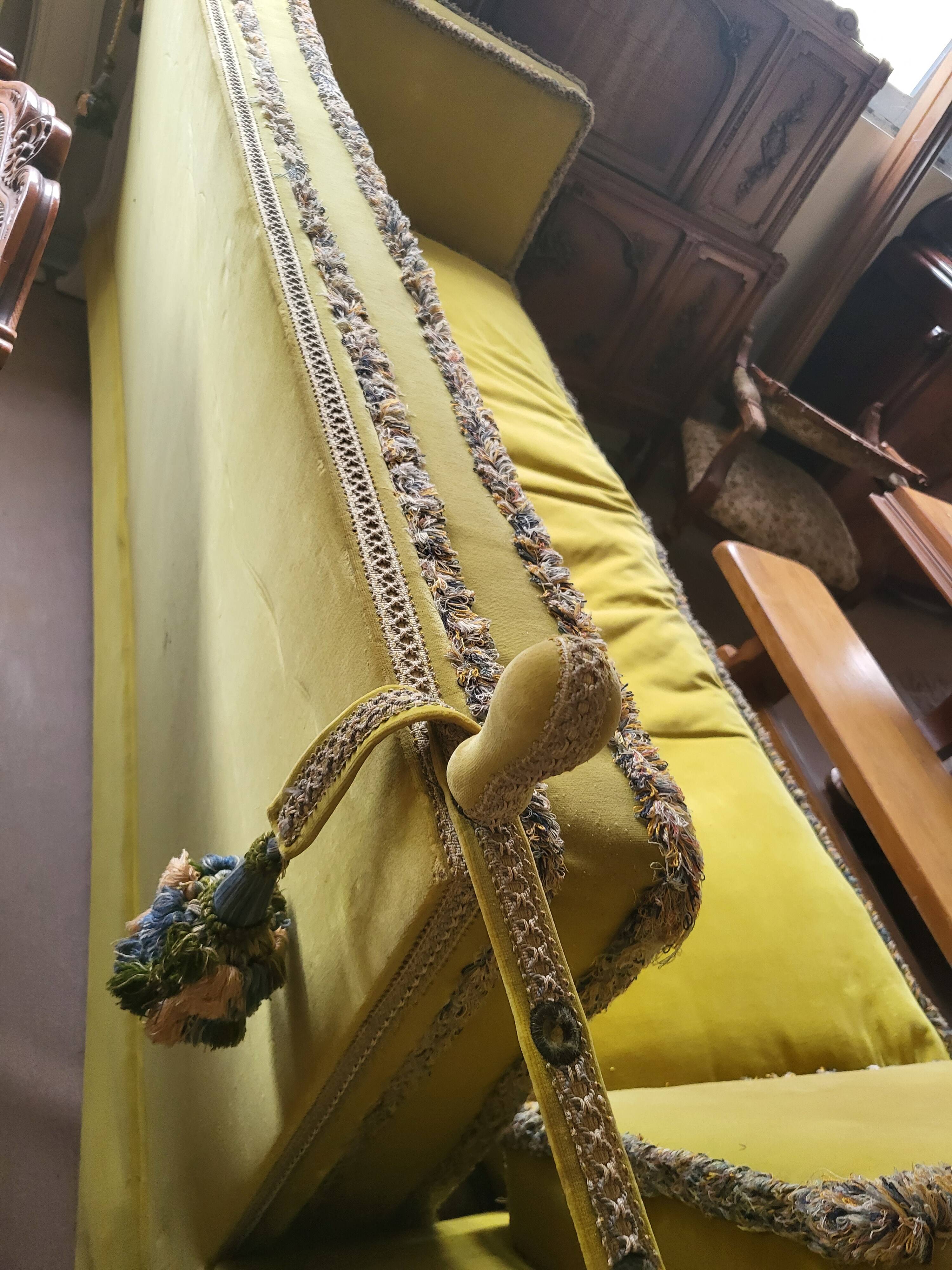 Napoleon III velvet canapé in green – 19th century