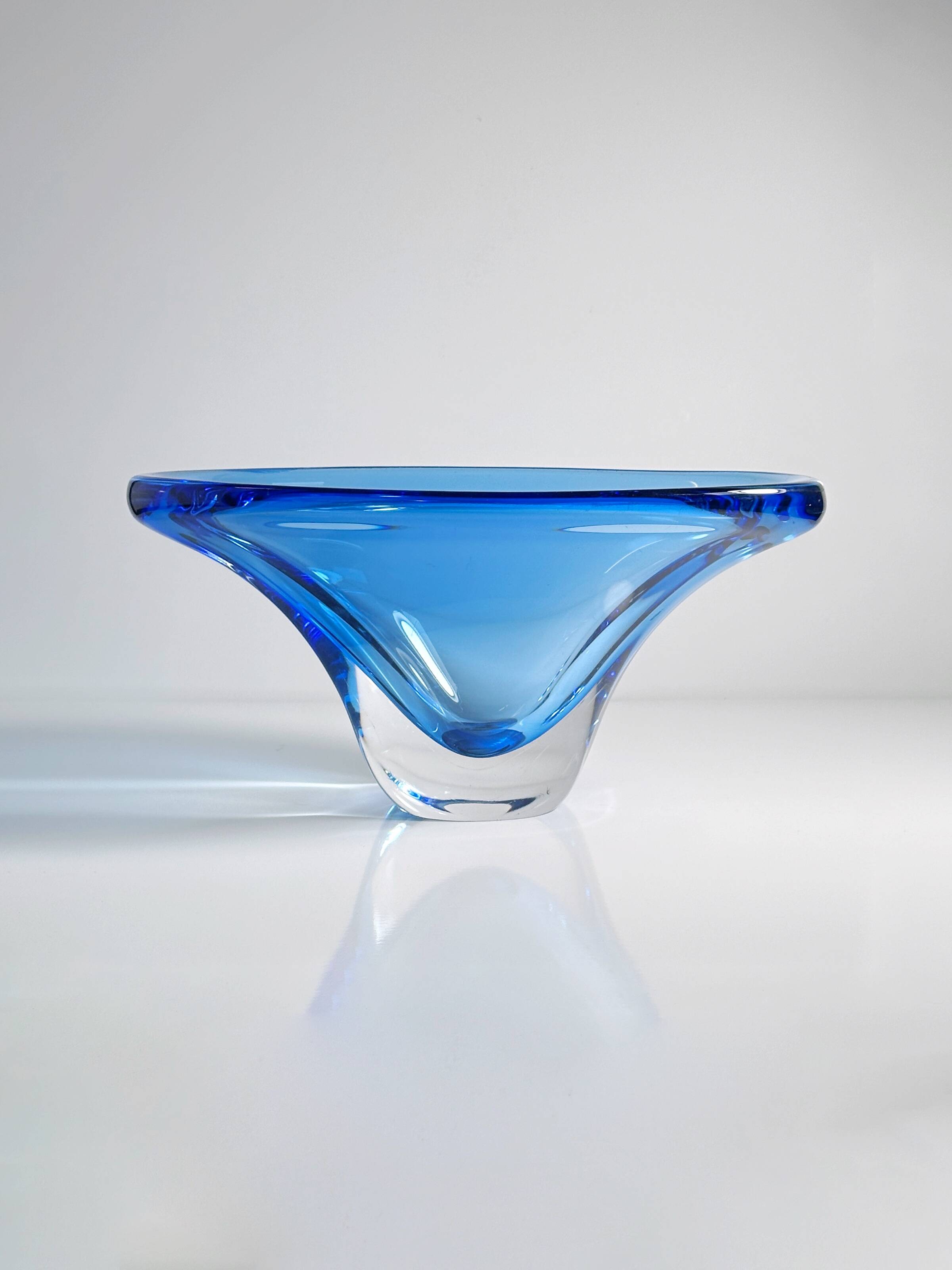 Large crystal glass fruit bowl by Focke & Meltzer Amsterdam