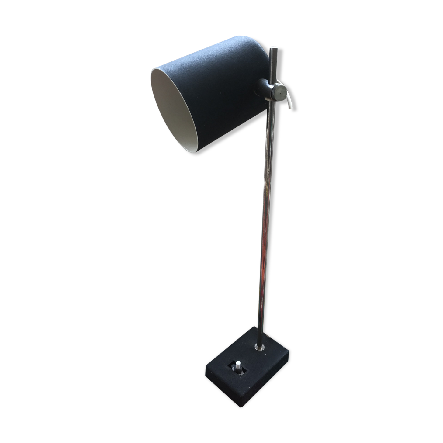 Black metal table lamp