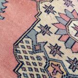 Rectangular oriental rug 153 x 91 cm