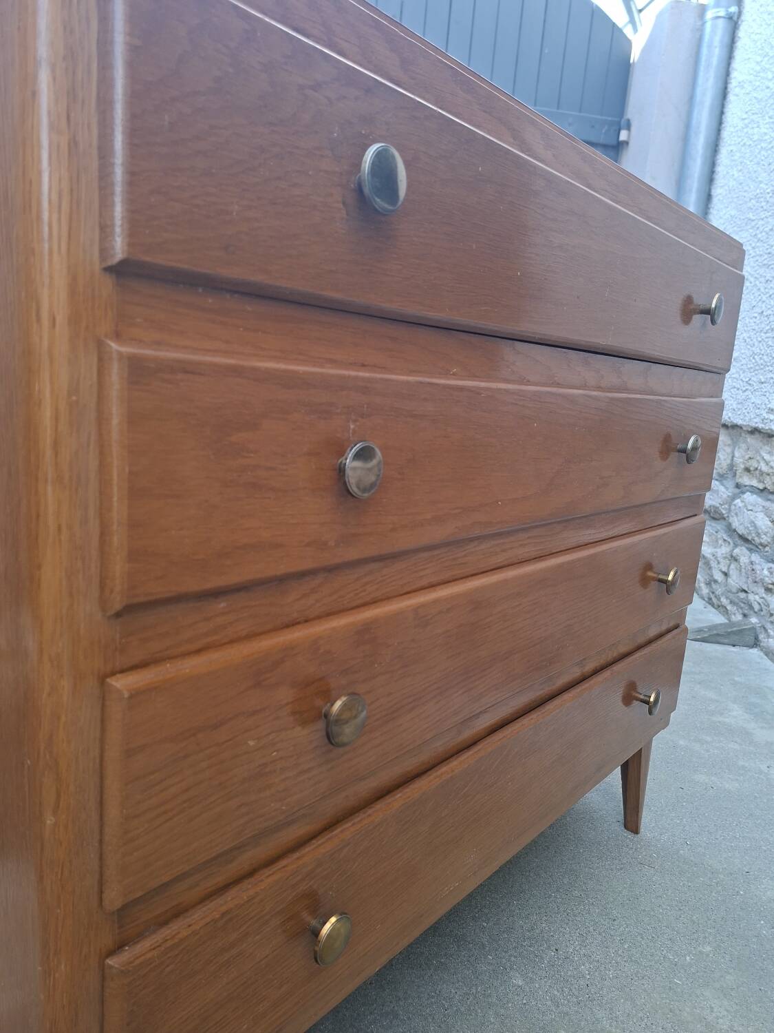 Vintage chest of drawers with tapered legs, 1950s design, 4 drawers.