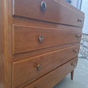 Vintage chest of drawers with tapered legs, 1950s design, 4 drawers.