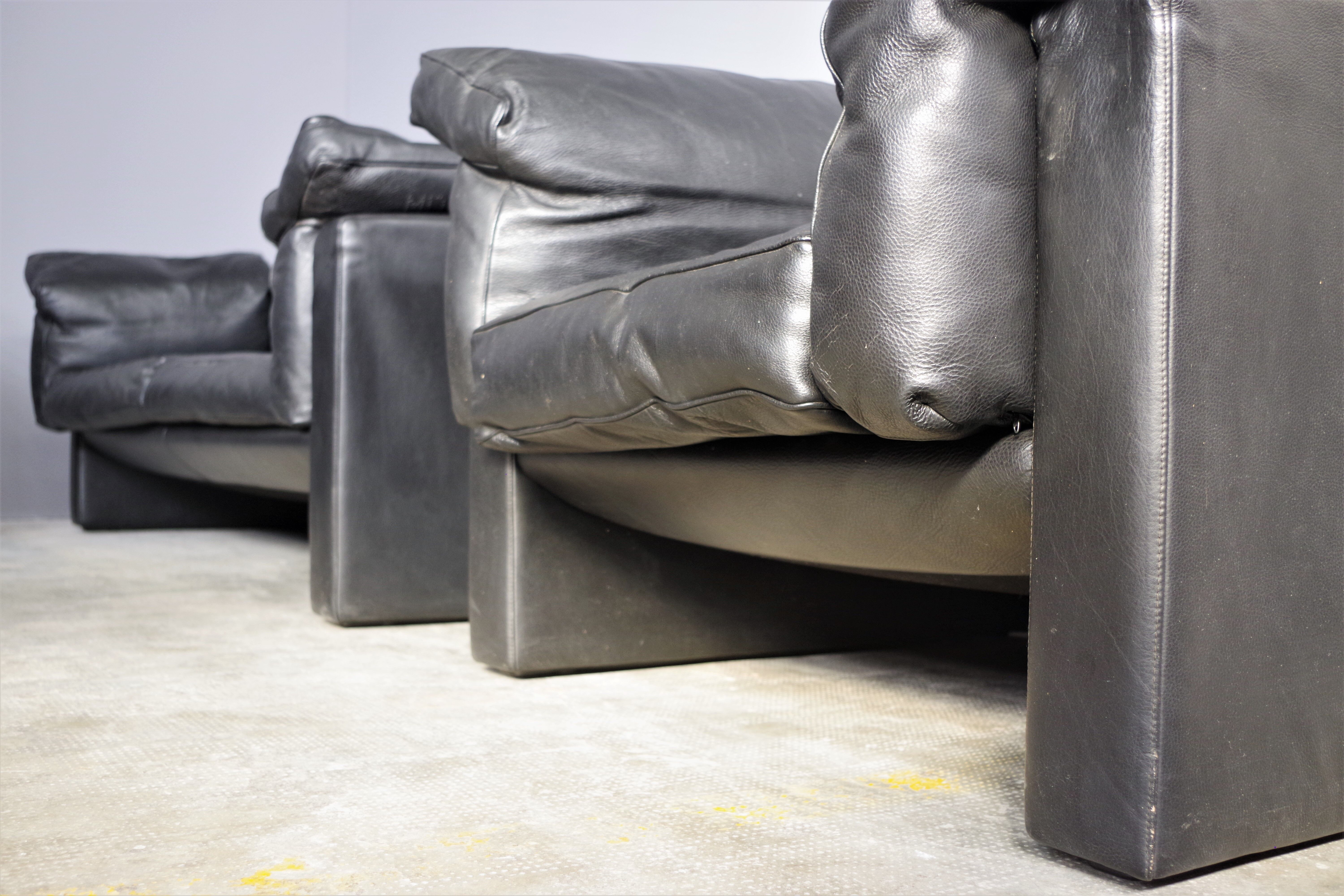 Moroso sofa set and armchairs in black leather, 1984