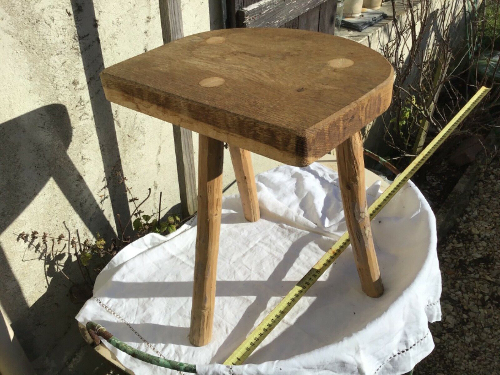 Tabouret bois sculpté tripode déco