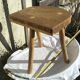 Tabouret bois sculpté tripode déco