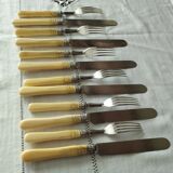 Silver-plated metal dessert cutlery in English Art Deco style