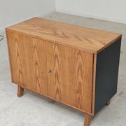 Petit buffet bas deux portes  par Frantisek Jirak chêne 1960