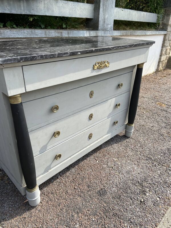 Commode de style Empire ancienne à colonnes détachées