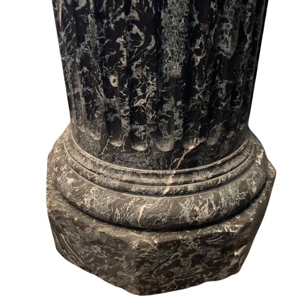 Paire de colonnes noires et vertes en scagliola 19e.