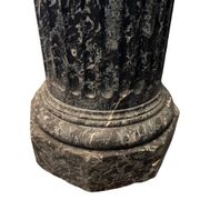 Paire de colonnes noires et vertes en scagliola 19e.