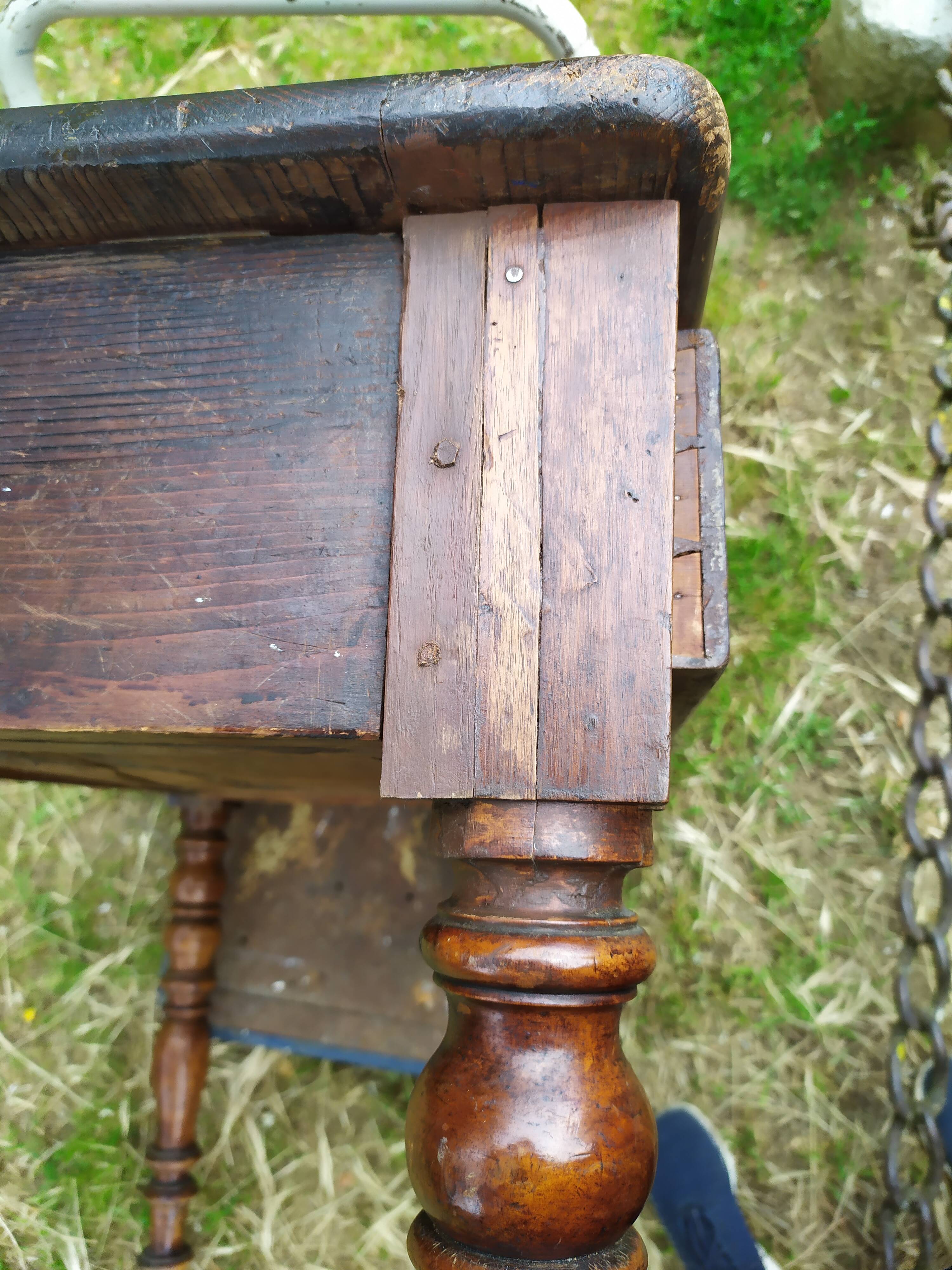 Desk with turned legs