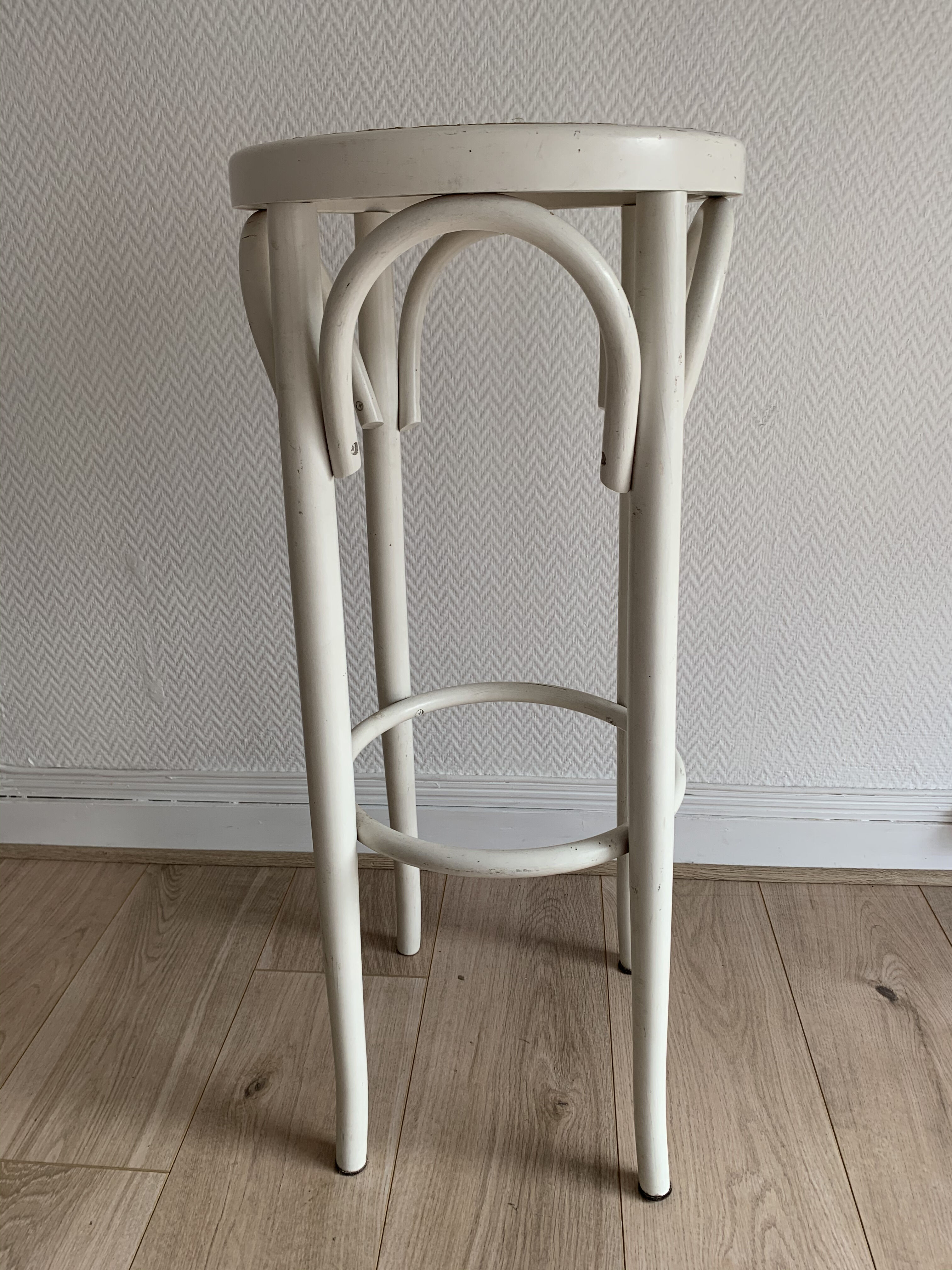 Paire de tabourets bistrot vintage canné blanc