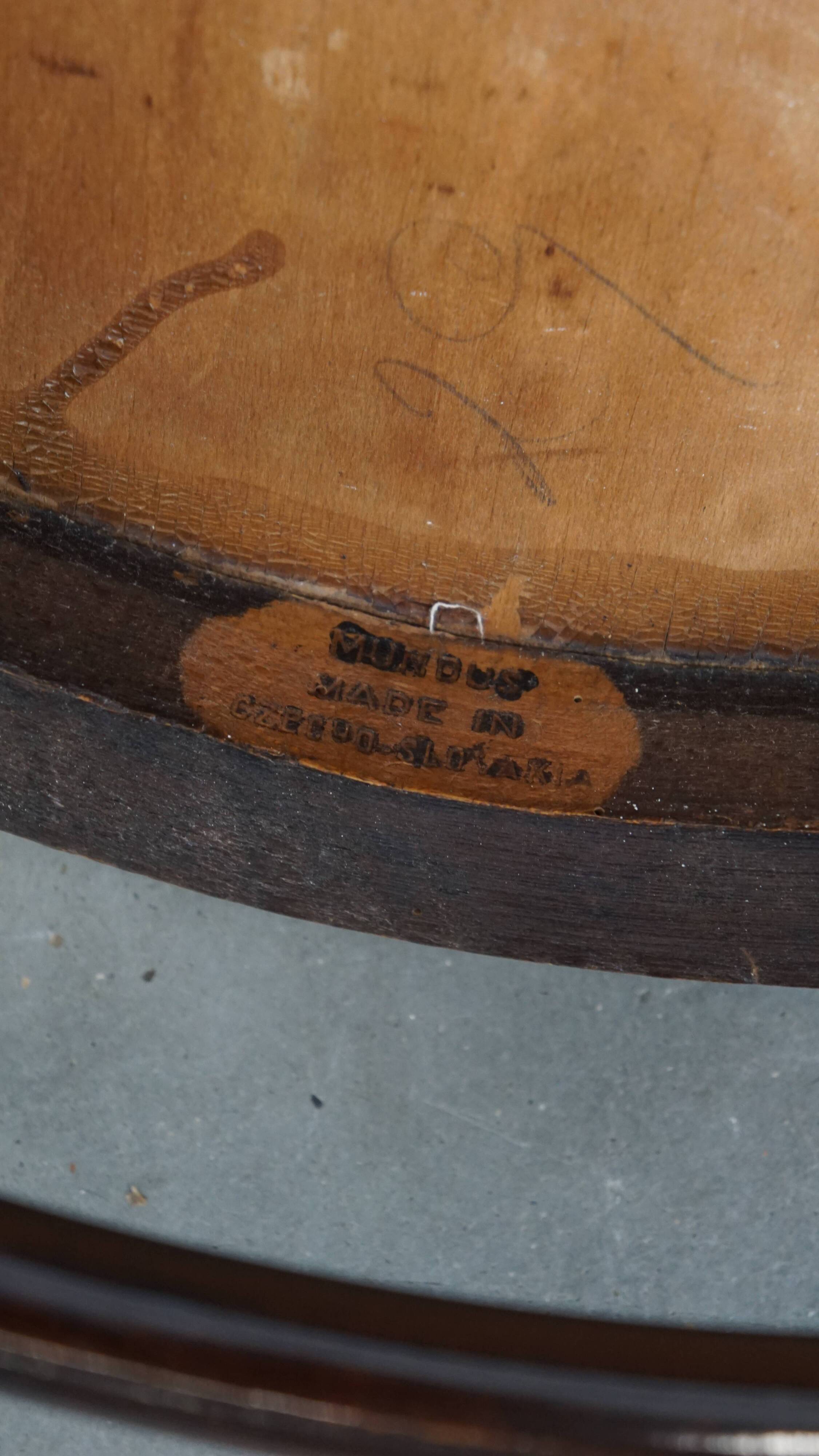 Chaise bistrot ancienne en bois avec accoudoirs