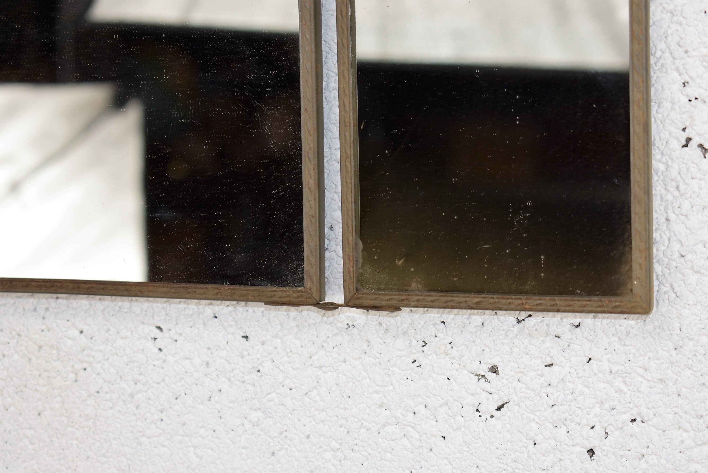 Small metal triptych mirror 42x15cm