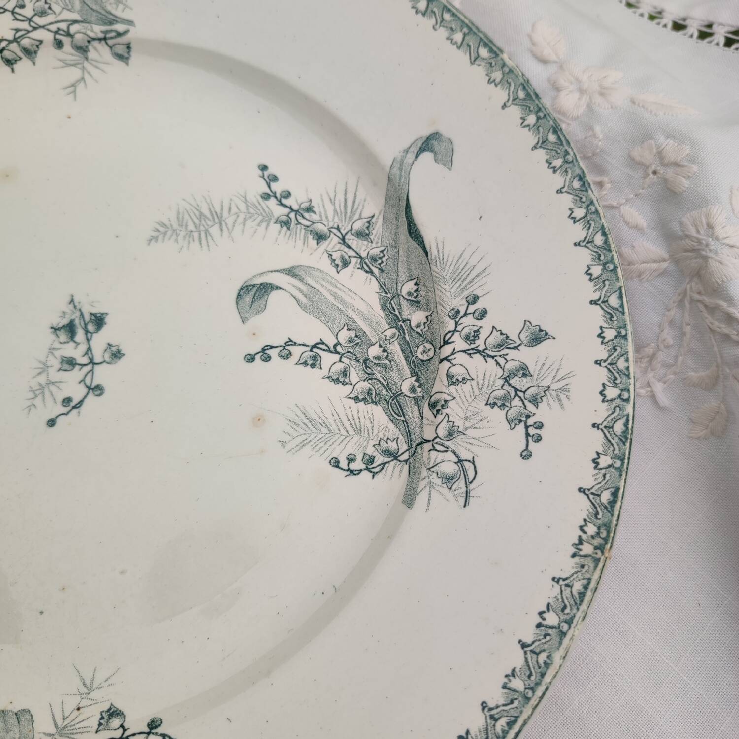 Plat terre de fer Ste Amandinoise modèle Muguet