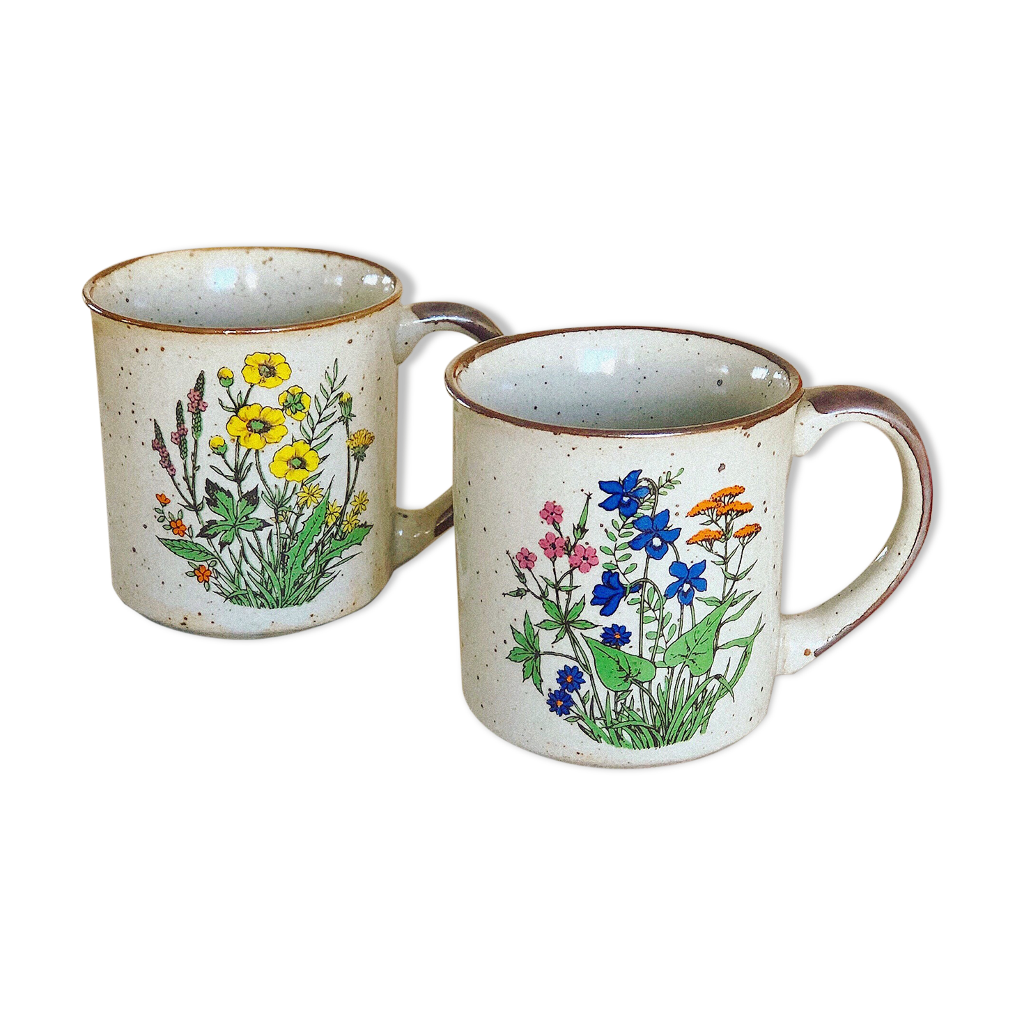 Two vintage mugs orddy in sandstone