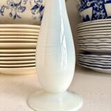 Vase, soliflore en opaline blanche
