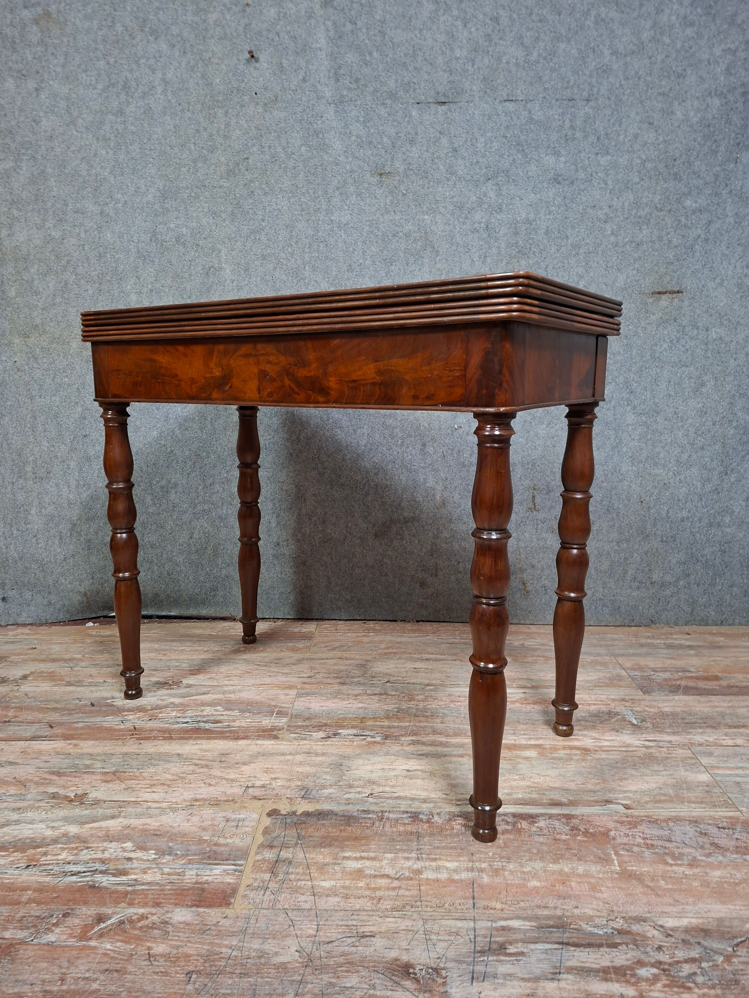 Mahogany game table – Louis-Philippe period, 19th century