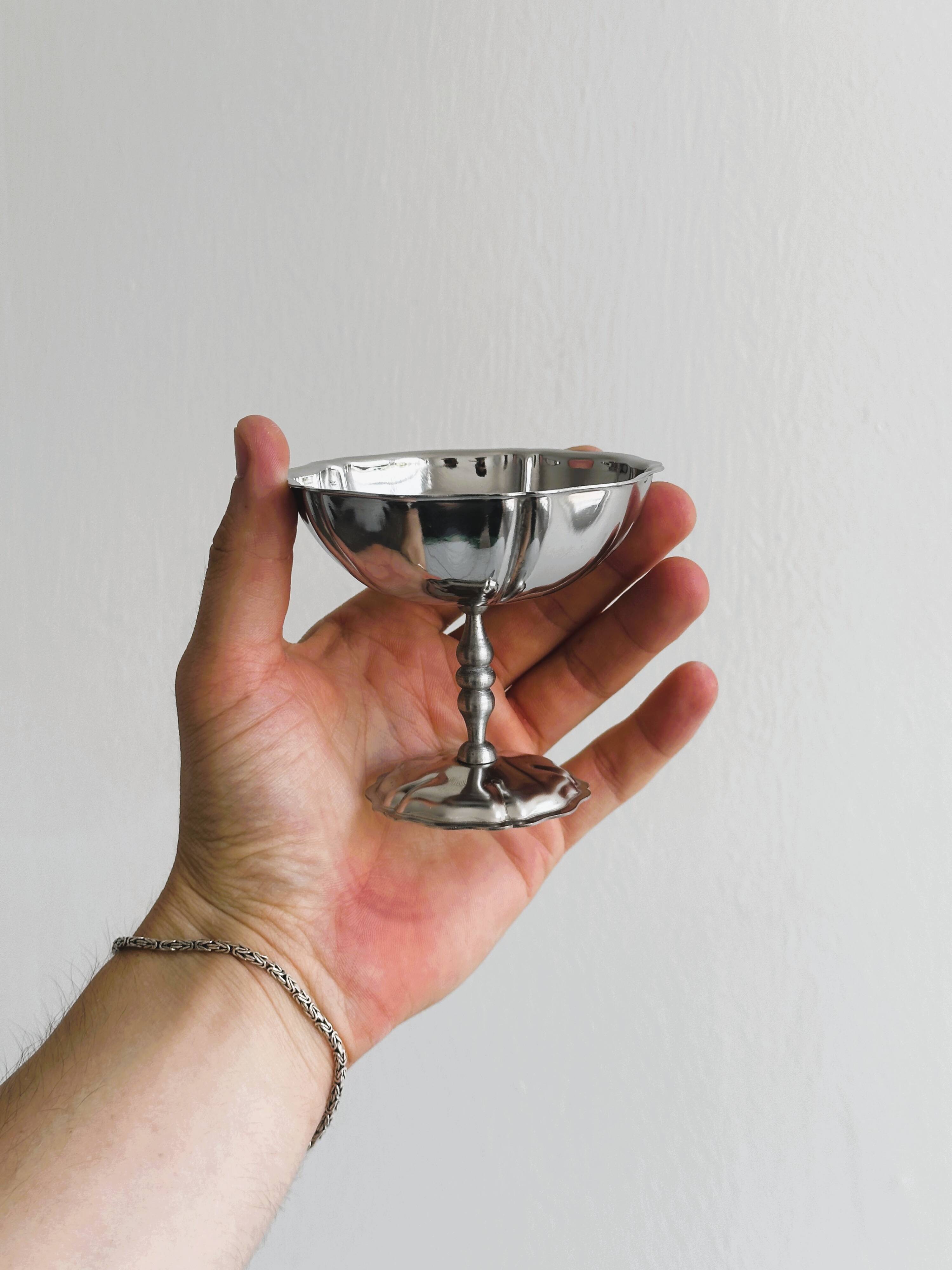 6 stainless steel footed bowls