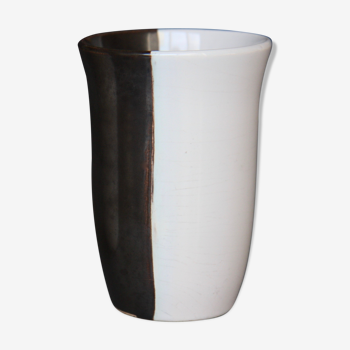 Two-tone porcelain vase, metallic black and white