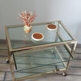Service in metal and glass