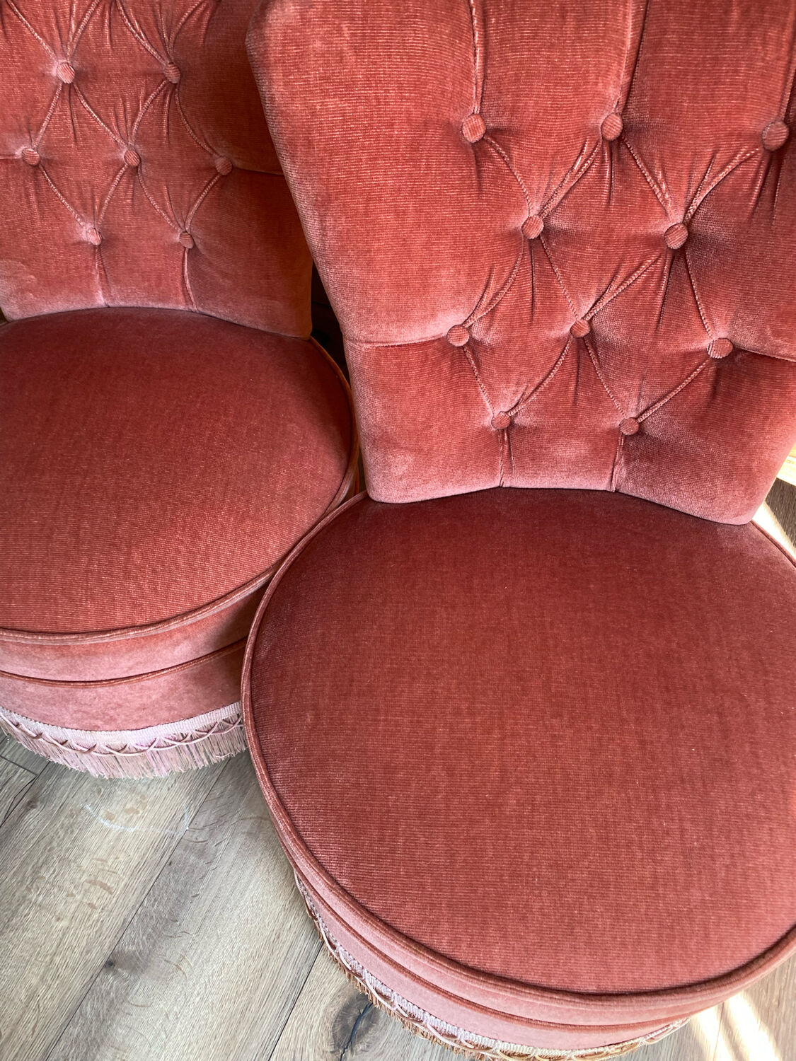 Set of 2 toad chairs