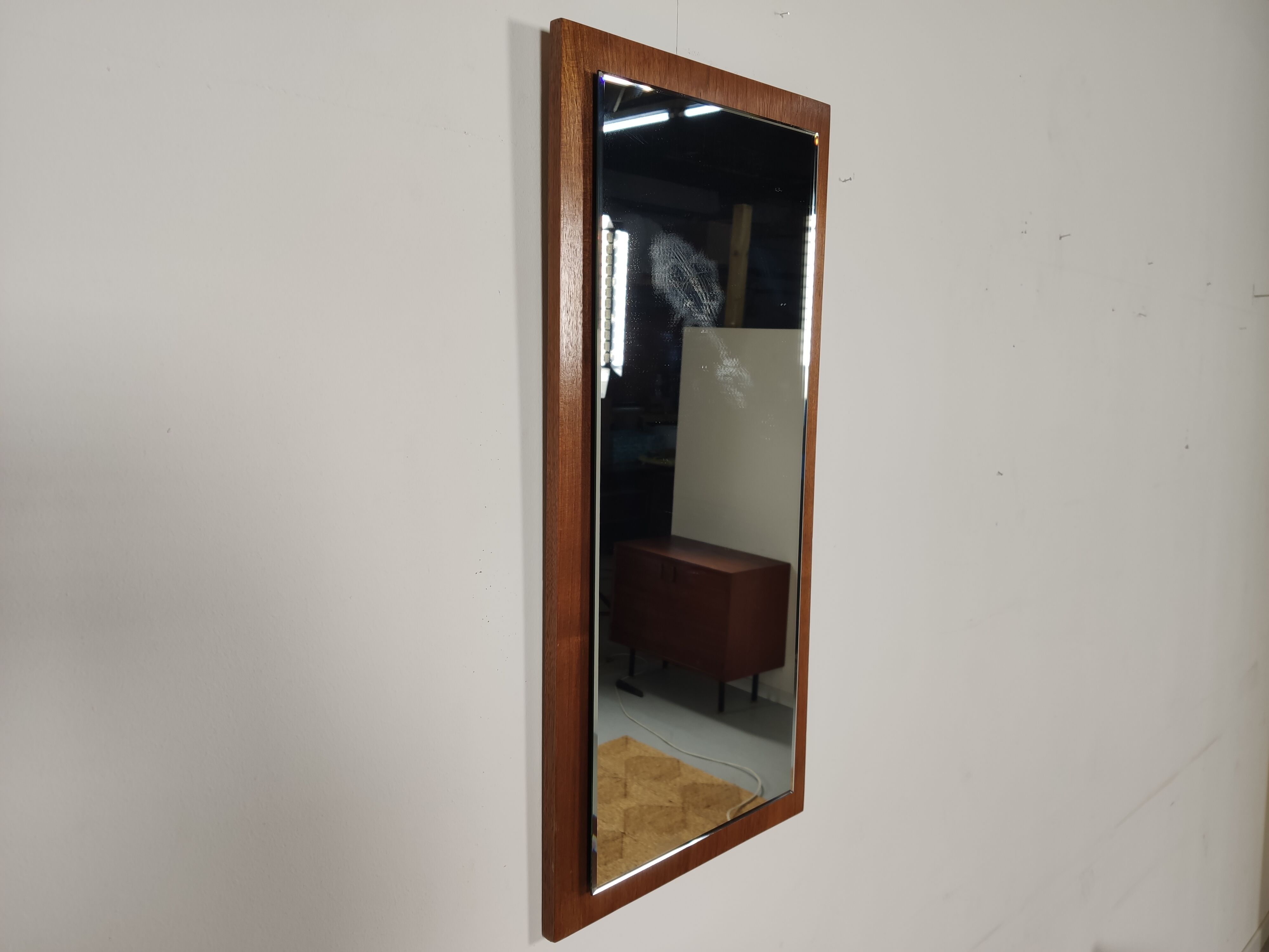 Scandinavian bevelled mirror in 60s teak 37x77cm
