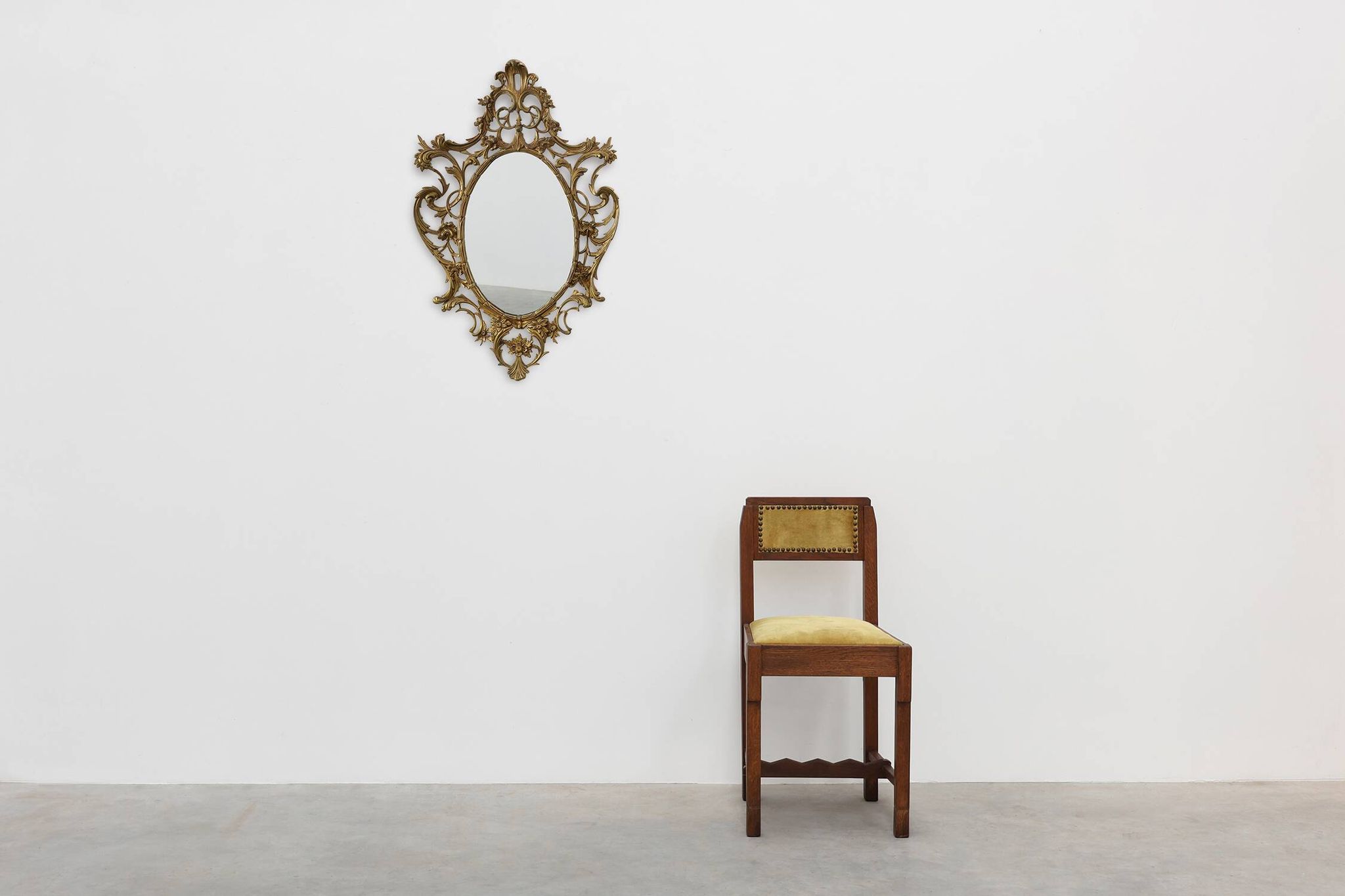 Miroir ovale en métal doré de style rococo, Italie, 20e siècle