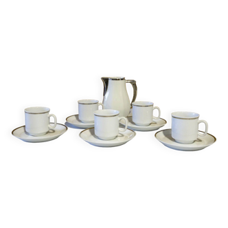 5 tasses et soucoupes