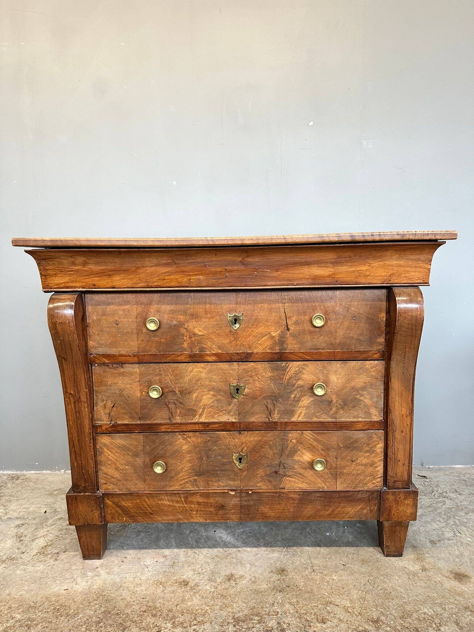 Chest of drawers