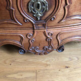 Commode galbée époque XVIII siècle