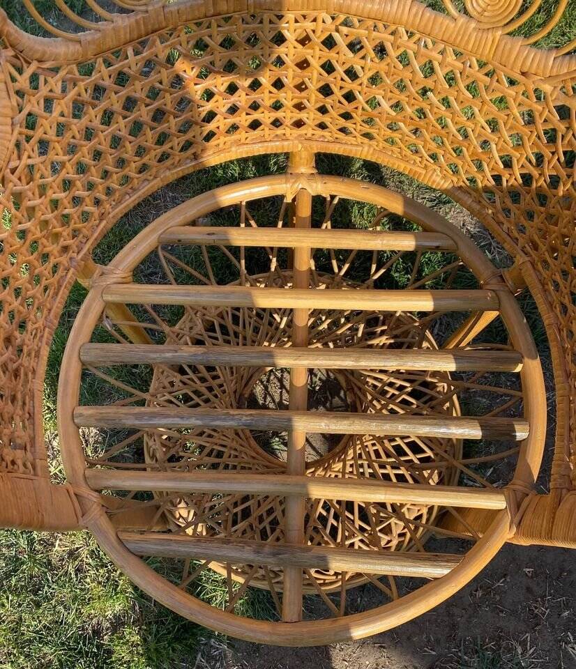 Vintage peacock chair in sculptural blonde rattan, fan back from the 1970s.