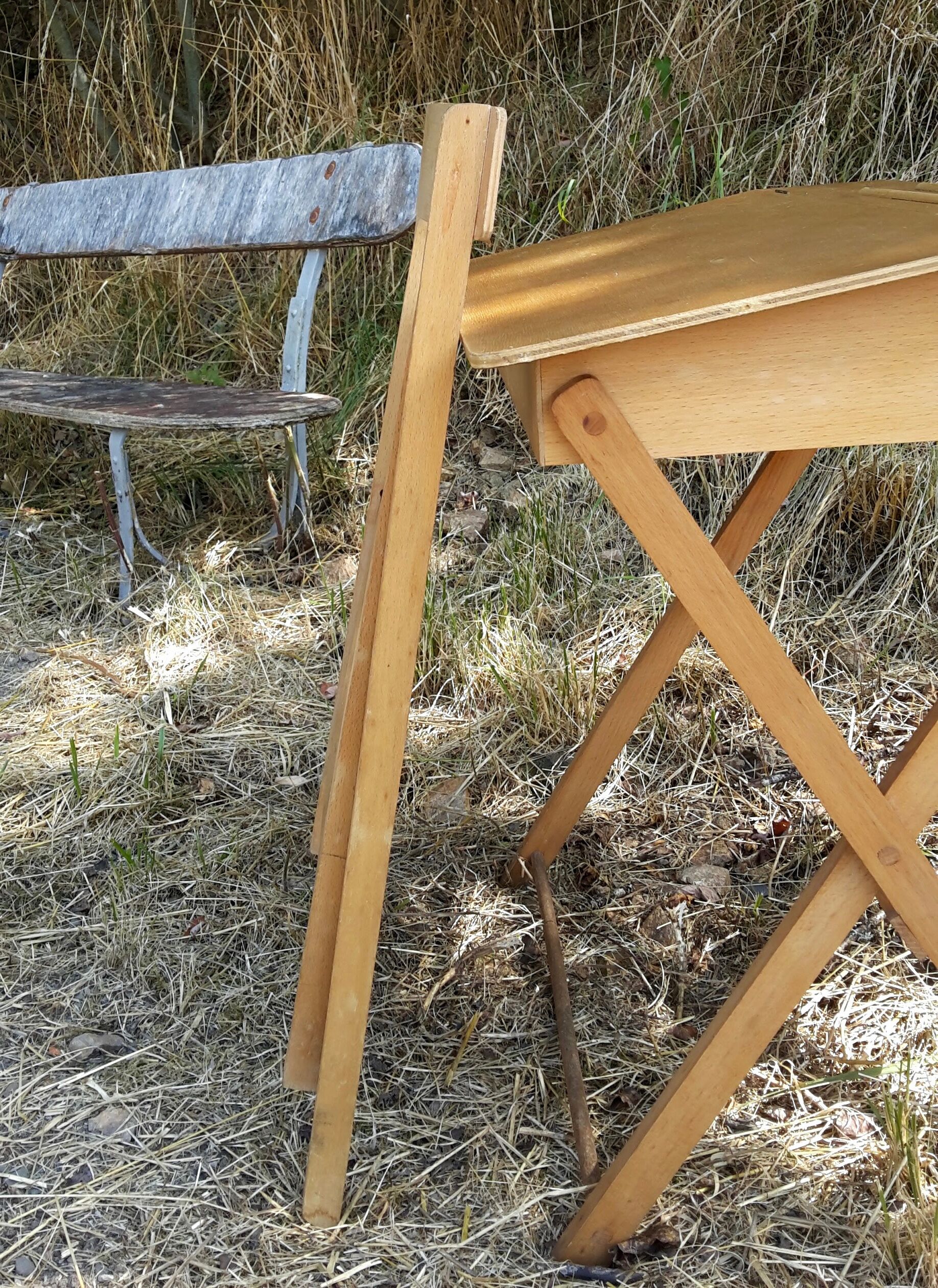 Bureau enfant en bois avec sa chaise pliante