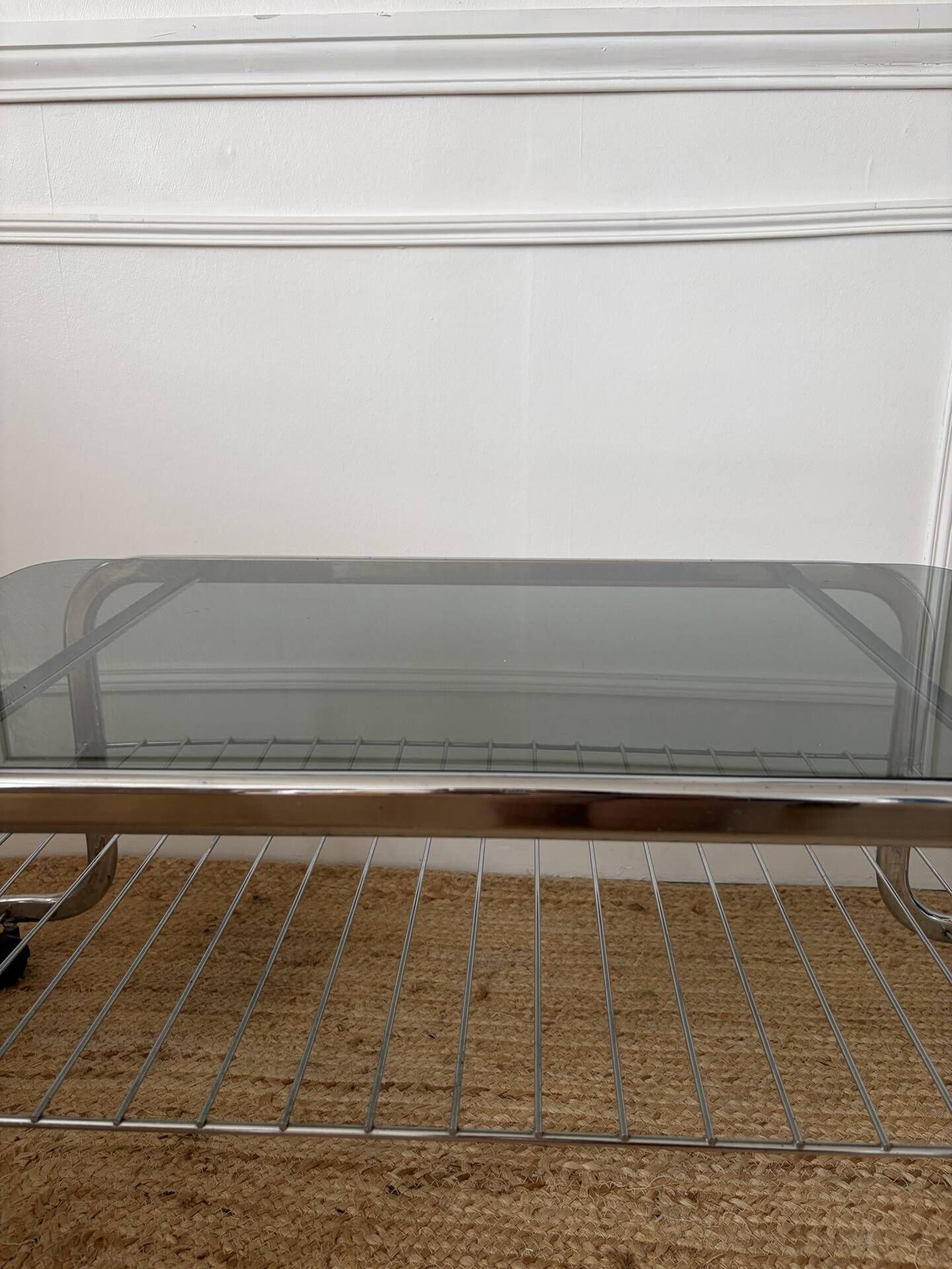 Table basse en métal et verre fumé 1970