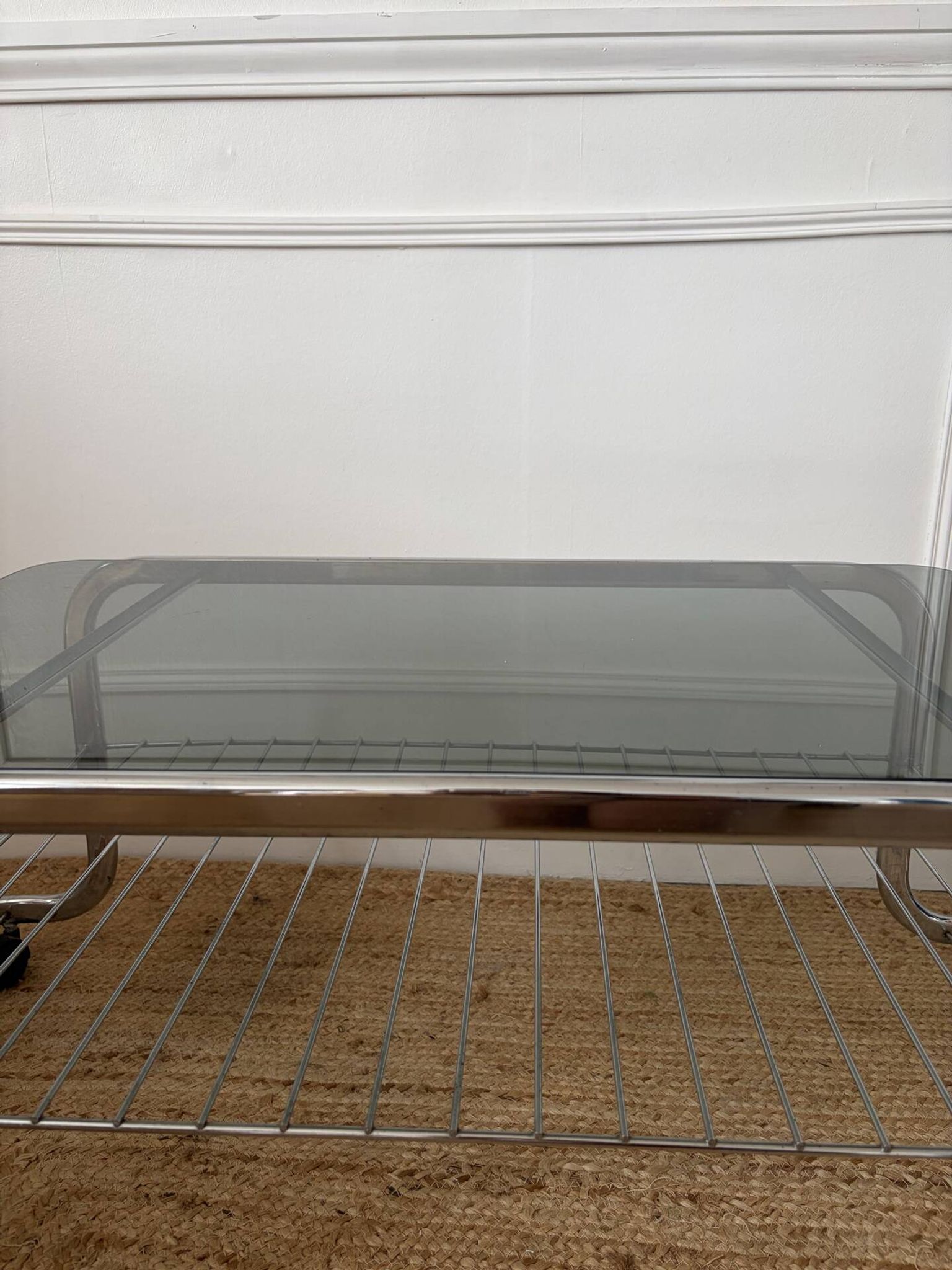 Table basse en métal et verre fumé 1970